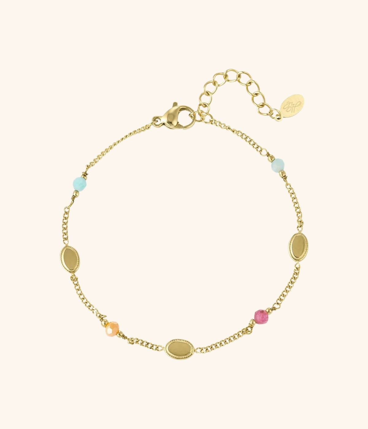 goldenes Plattenarmband mit Bunten Steinen vor weißem Hintergrund