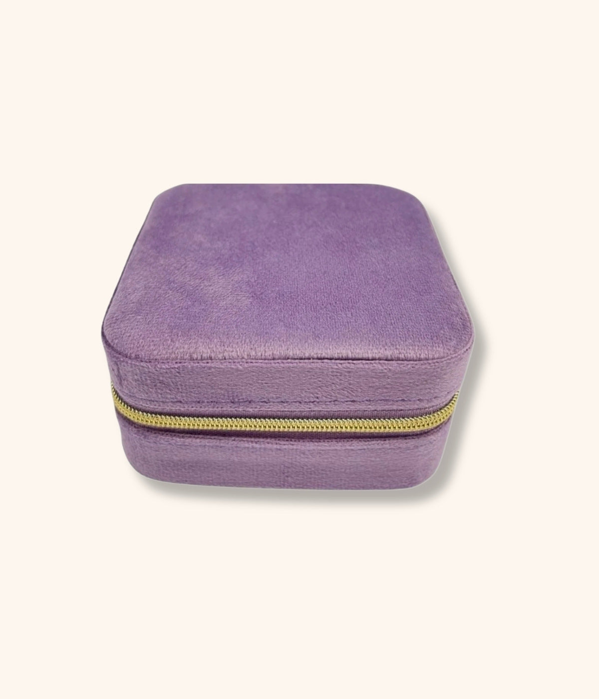 Violette Schmuckbox, perfekt zur Aufbewahrung und zum Transport von Schmuckstücken.