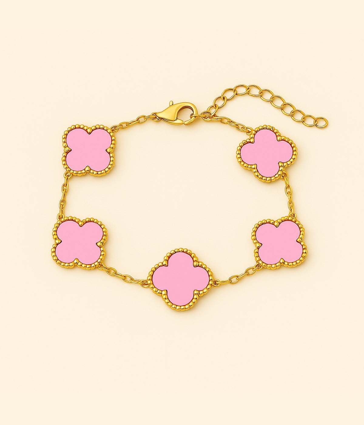 Vergoldetes Kleeblatt Armband mit rosa Anhängern – zarter Glücksbringer Schmuck für Damen
