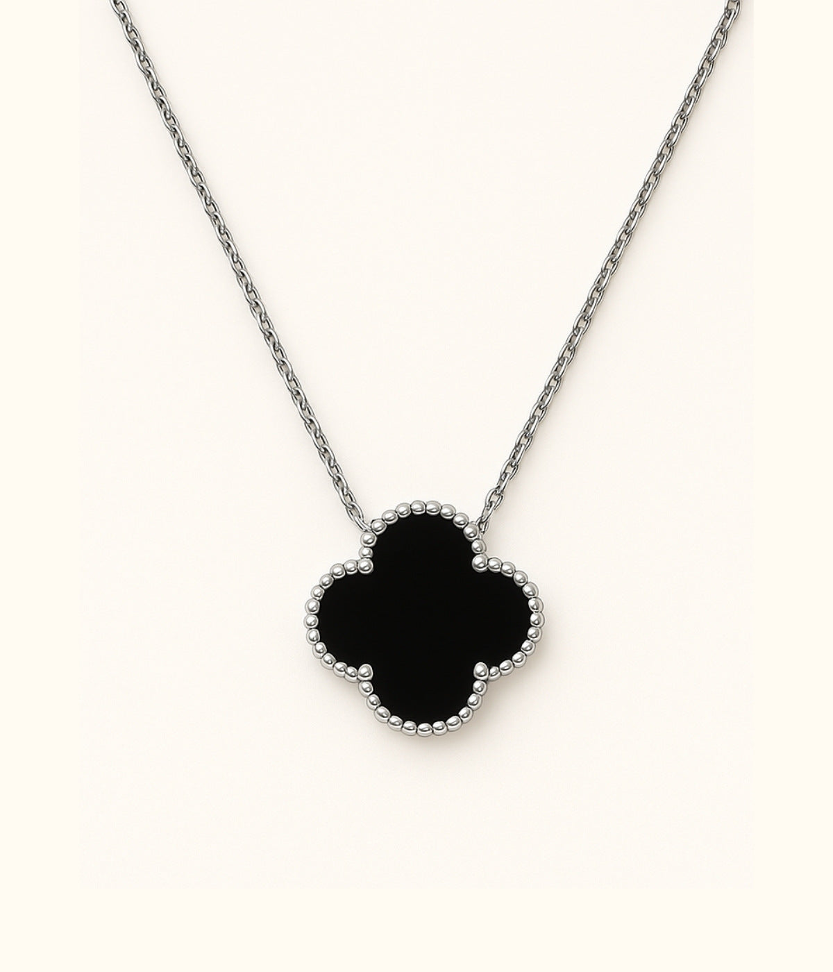 Silberne Kleeblatt Kette mit schwarzem Anhänger – eleganter Glücksbringer Schmuck