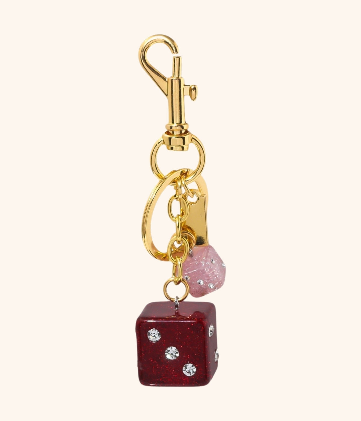 Würfel Schlüsselanhänger mit roten Glitzerwürfeln und goldener Befestigung – verspieltes Taschenaccessoire
