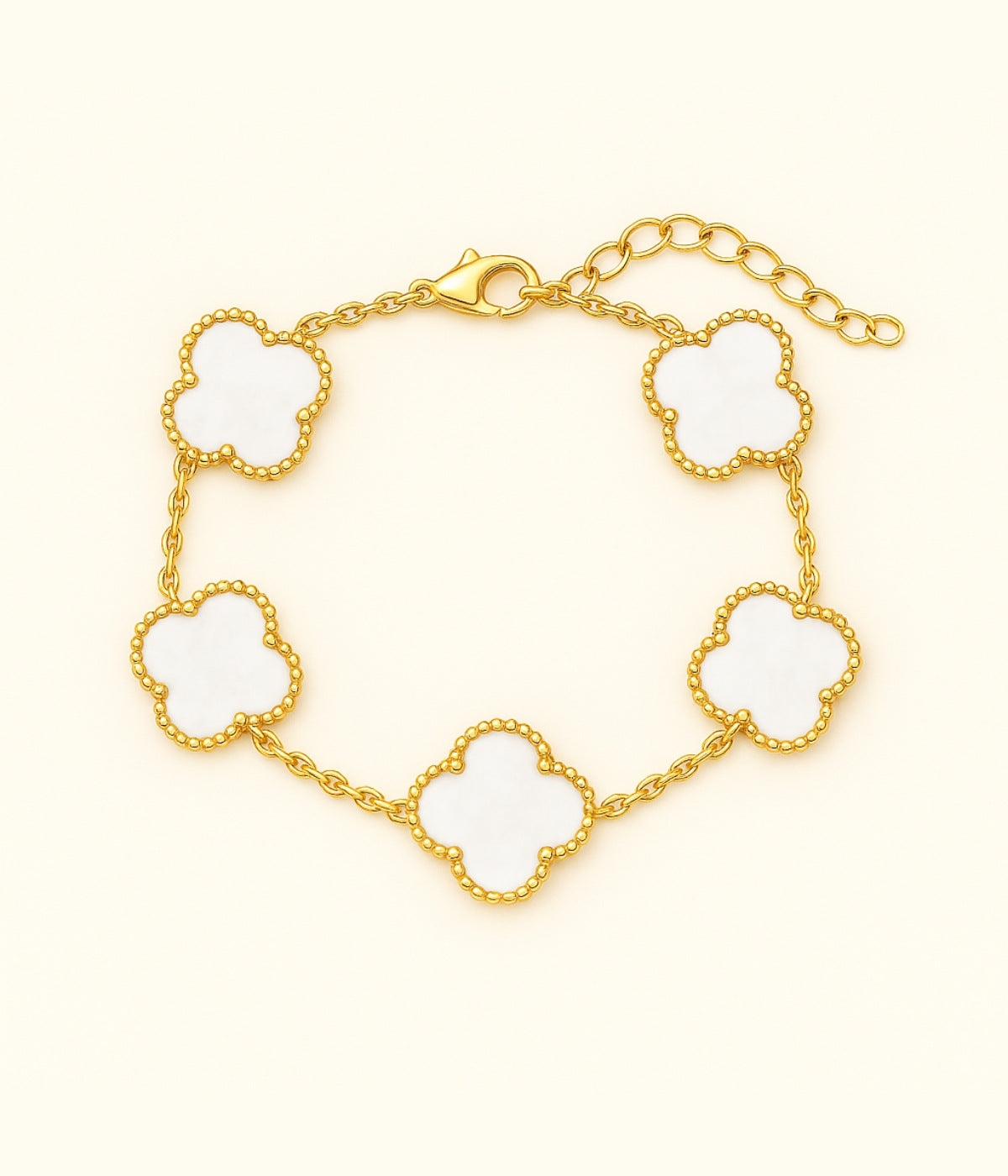 Vergoldetes Kleeblatt Armband mit weißen Blättern – eleganter Glücksbringer Schmuck